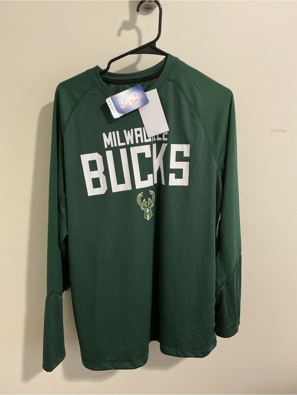 New! Milwaukee Bucks Men's Long-Sleeve Green Performance Shirt Large NWT